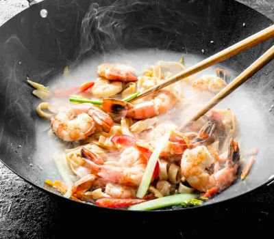 Wok, czyli niezbędne naczynie kuchni azjatyckiej
